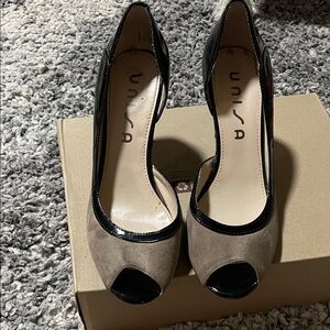 Unisa Elegant Black and Tan Heels
